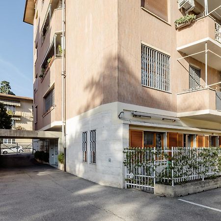 Open The Classic Wooden Shutters At A Cozy City Nest Florença Exterior foto