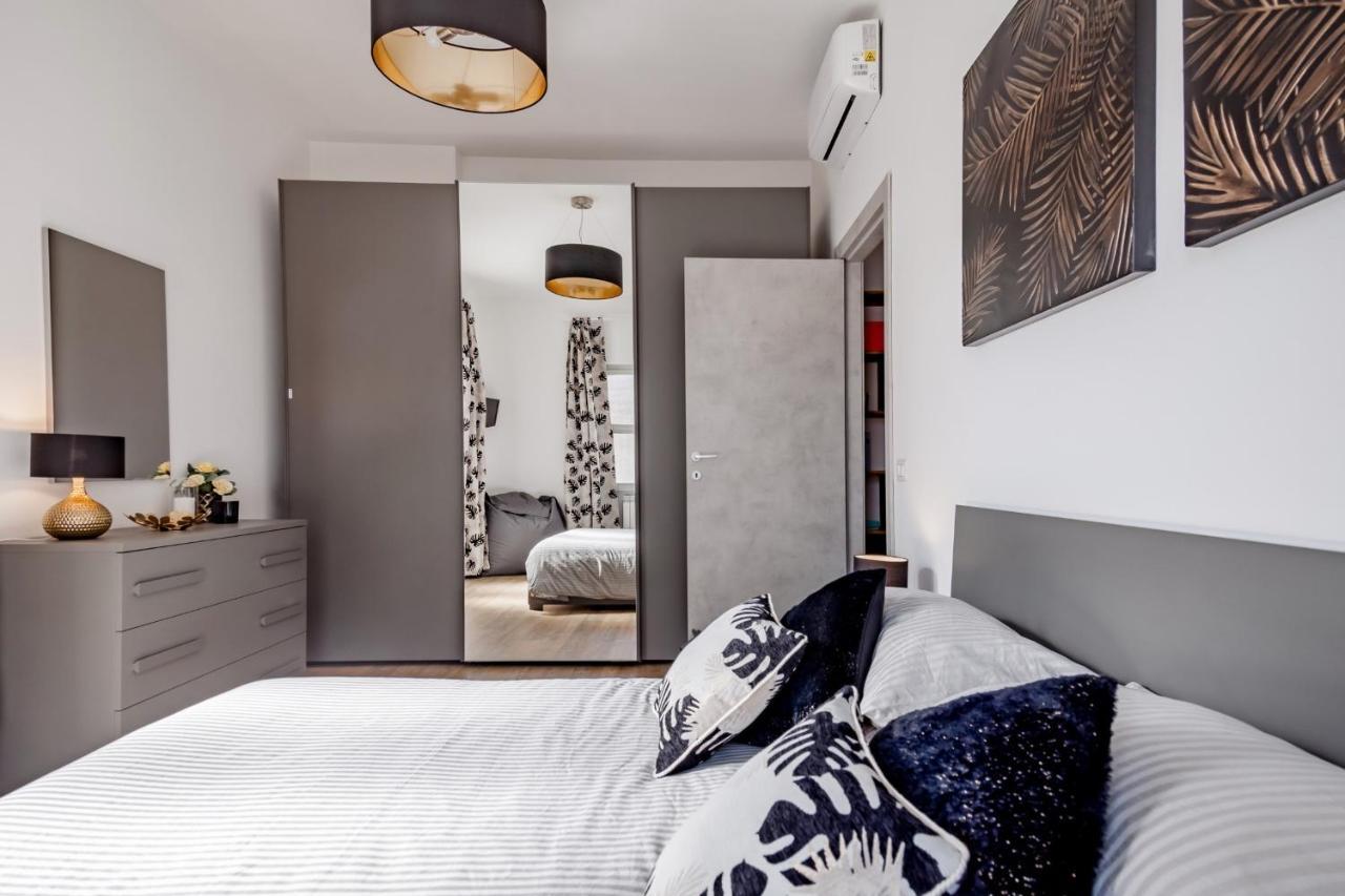 Open The Classic Wooden Shutters At A Cozy City Nest Florença Exterior foto