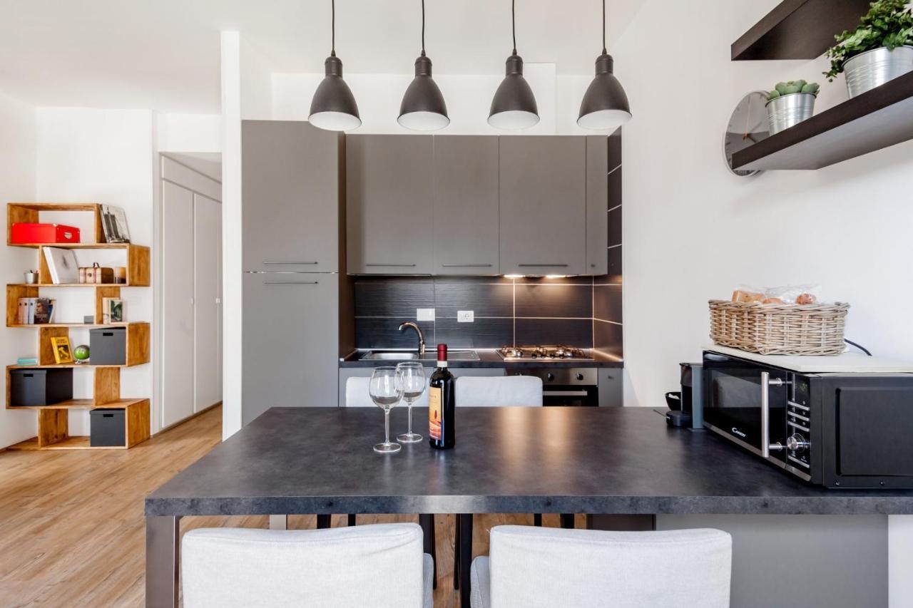 Open The Classic Wooden Shutters At A Cozy City Nest Florença Exterior foto