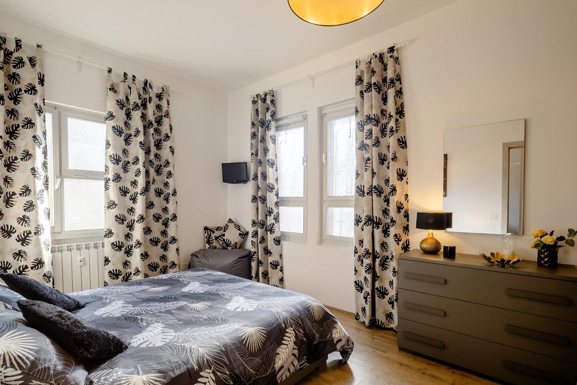 Open The Classic Wooden Shutters At A Cozy City Nest Florença Exterior foto