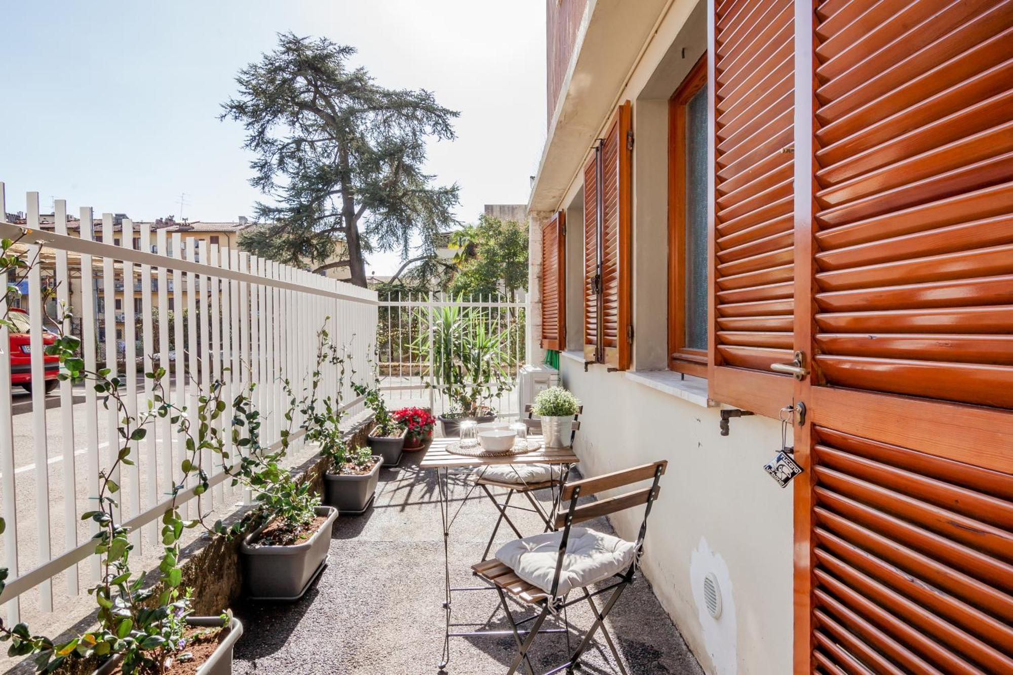Open The Classic Wooden Shutters At A Cozy City Nest Florença Exterior foto