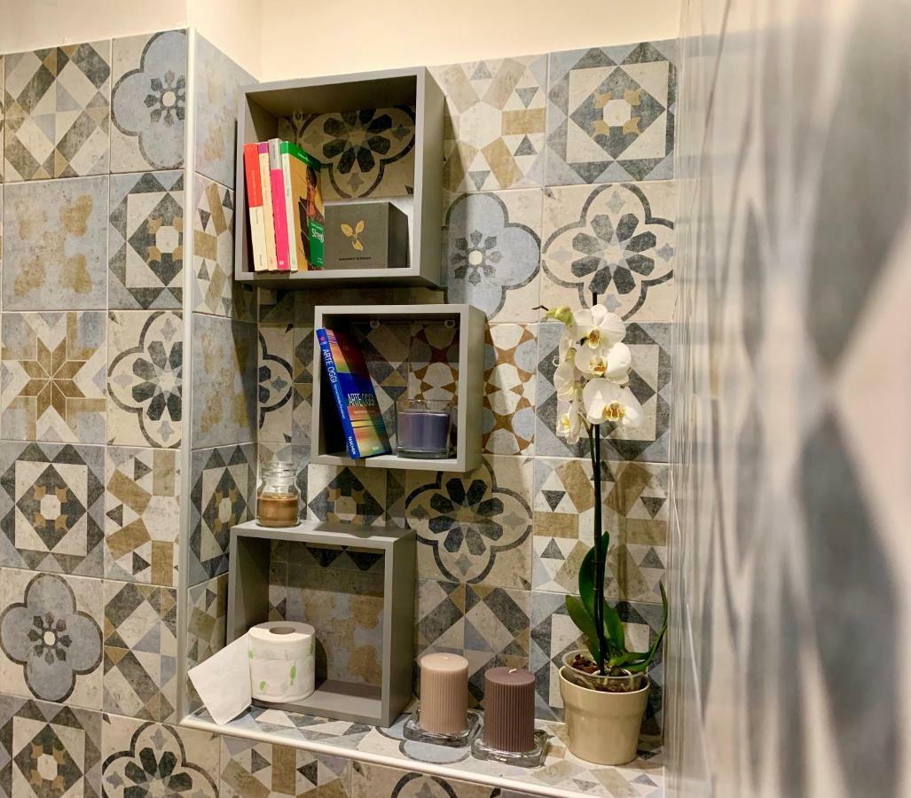 Open The Classic Wooden Shutters At A Cozy City Nest Florença Exterior foto