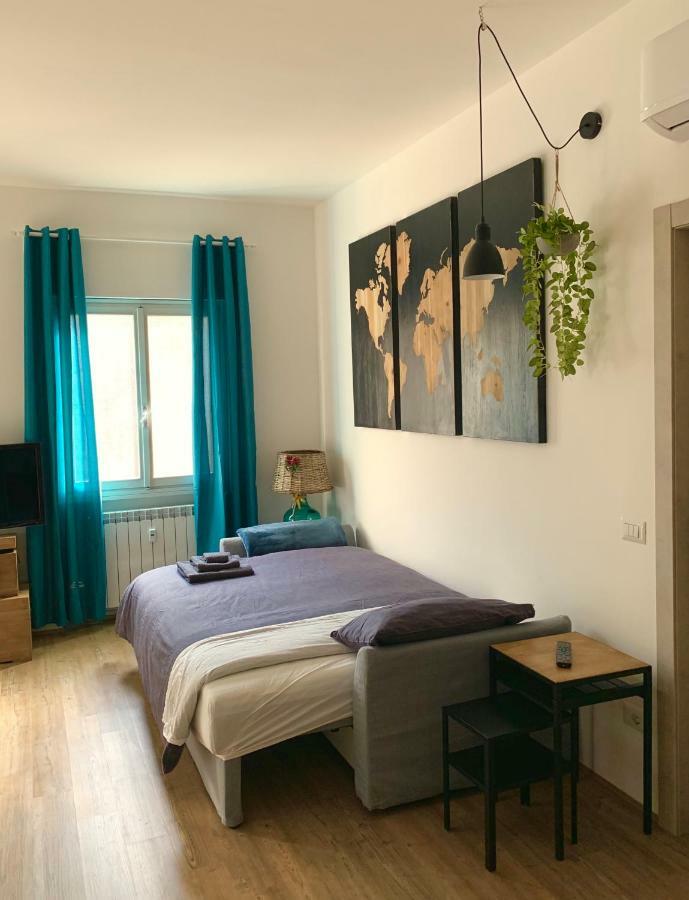 Open The Classic Wooden Shutters At A Cozy City Nest Florença Exterior foto