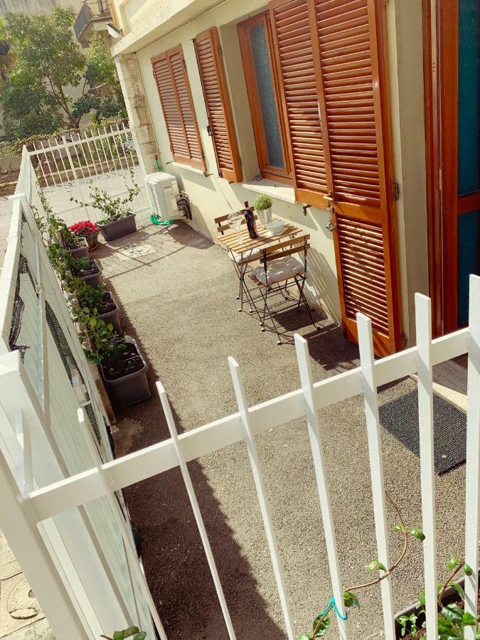 Open The Classic Wooden Shutters At A Cozy City Nest Florença Exterior foto